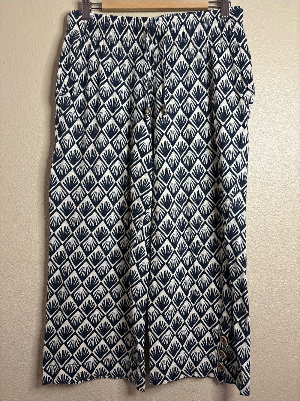 C&C California Navy and White Geometric 100% Linen L Pants Resortwear Vacation
